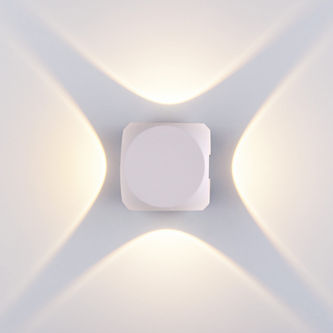 Настенный светильник Elektrostandard 1504 TECHNO LED CUBE белый 4690389147722