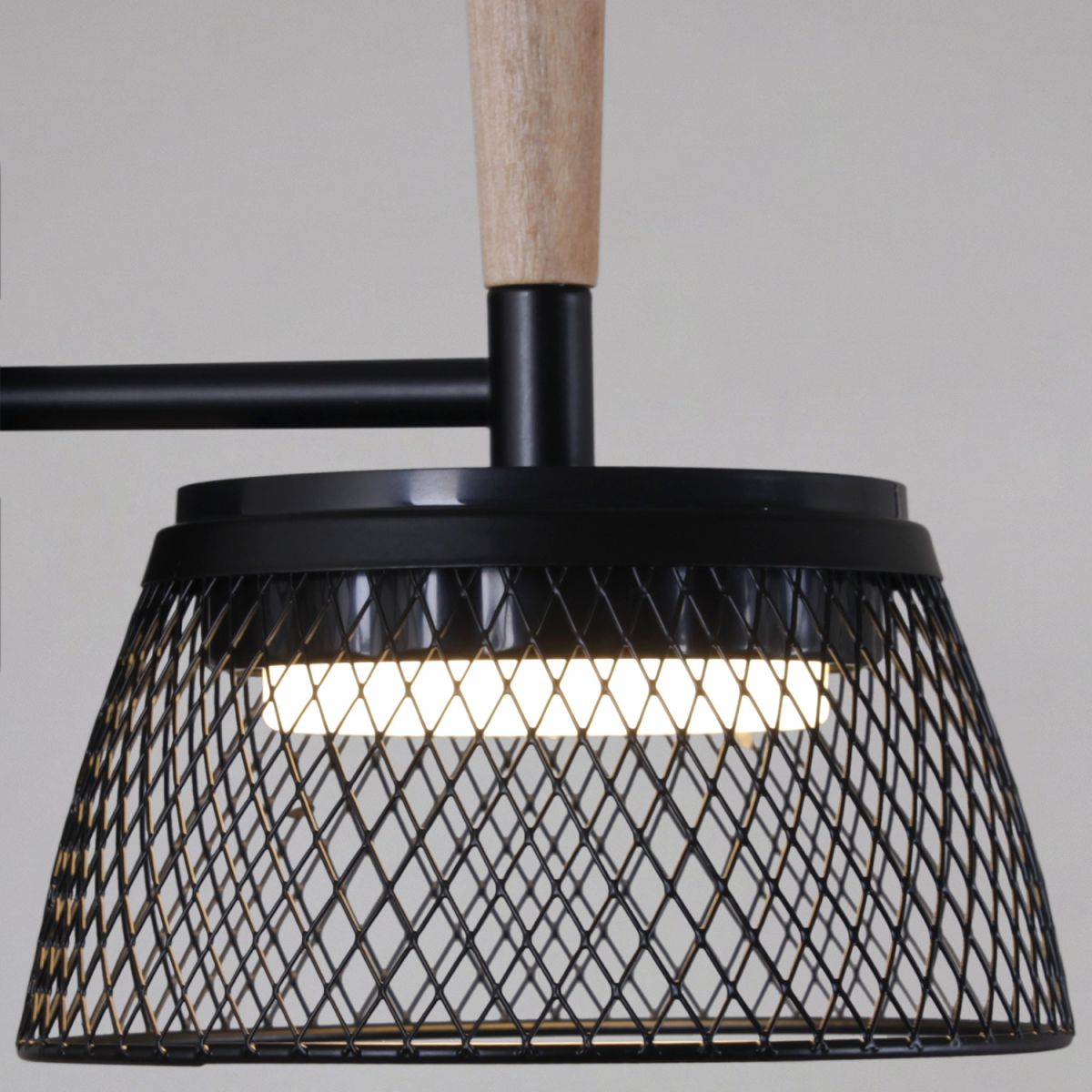 Потолочная люстра Reluce 09837-0.3-05 BK+WOOD