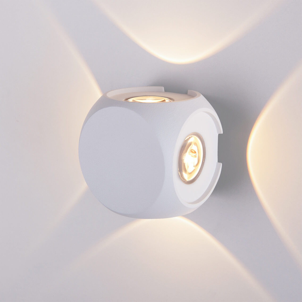Настенный светильник Elektrostandard 1504 TECHNO LED CUBE белый 4690389147722