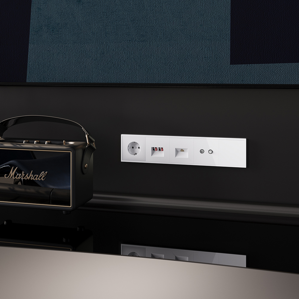 Розетка компьютерная Voltum S70 VLS060101