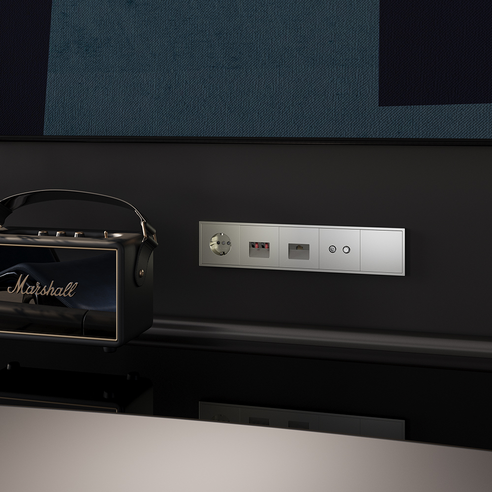 Розетка со шторками Voltum S70 VLS040204