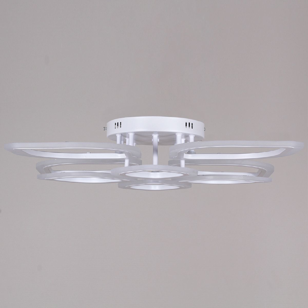 Потолочная люстра Reluce 02303-0.3-4+4 WH