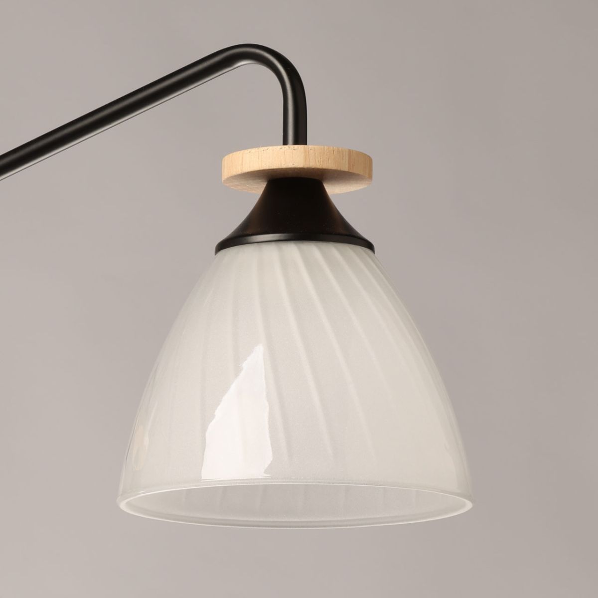 Люстра на штанге De Markt Дэла 635018003