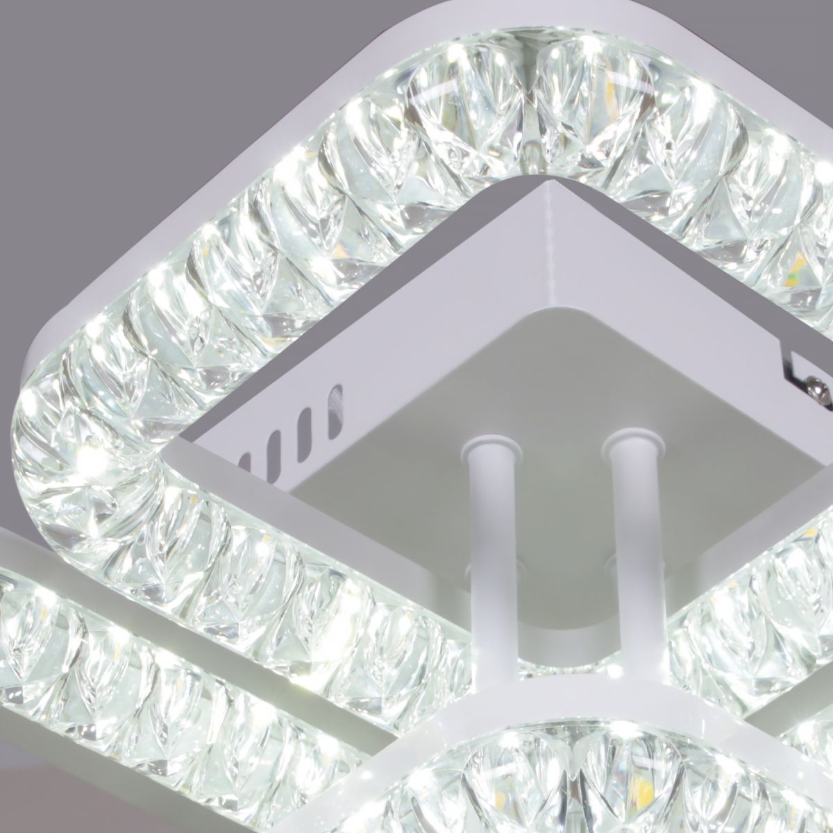 Потолочная люстра Reluce 09848-0.3-4+1A WH