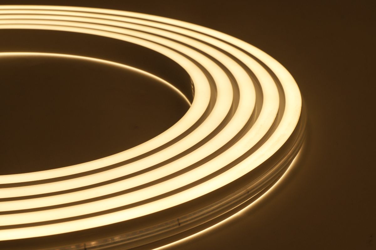 Светодиодная лента SWG PRO NE-DU2140-24-10-WW-67 032797