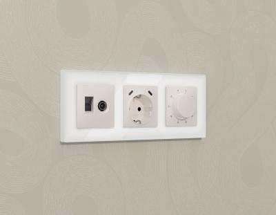 Комплект механизма электрической розетки 2USB С+C 20W Ambrella Volt MA210510 (быстрая зарядка) с/з на винтовых зажимах 16A-250V Alfa Жемчуг Quant