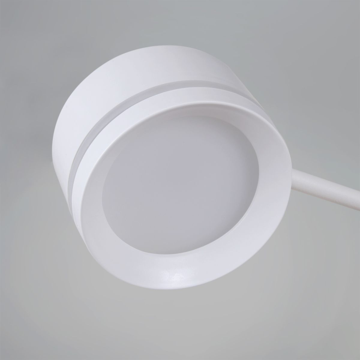 Потолочная люстра Reluce 20590-0.3-3+1 White