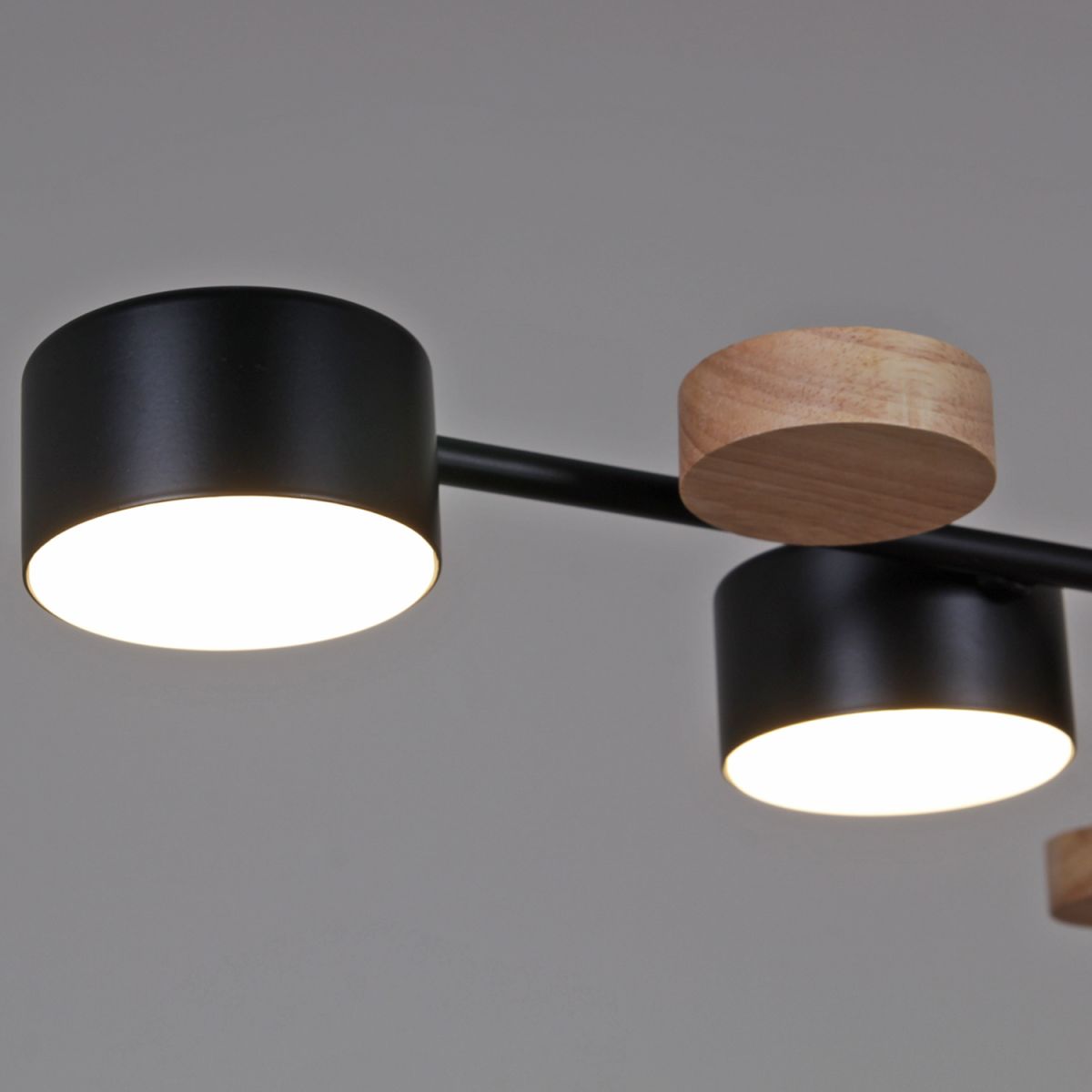 Люстра на штанге Reluce 03758-0.3-10 BK+WOOD GX53