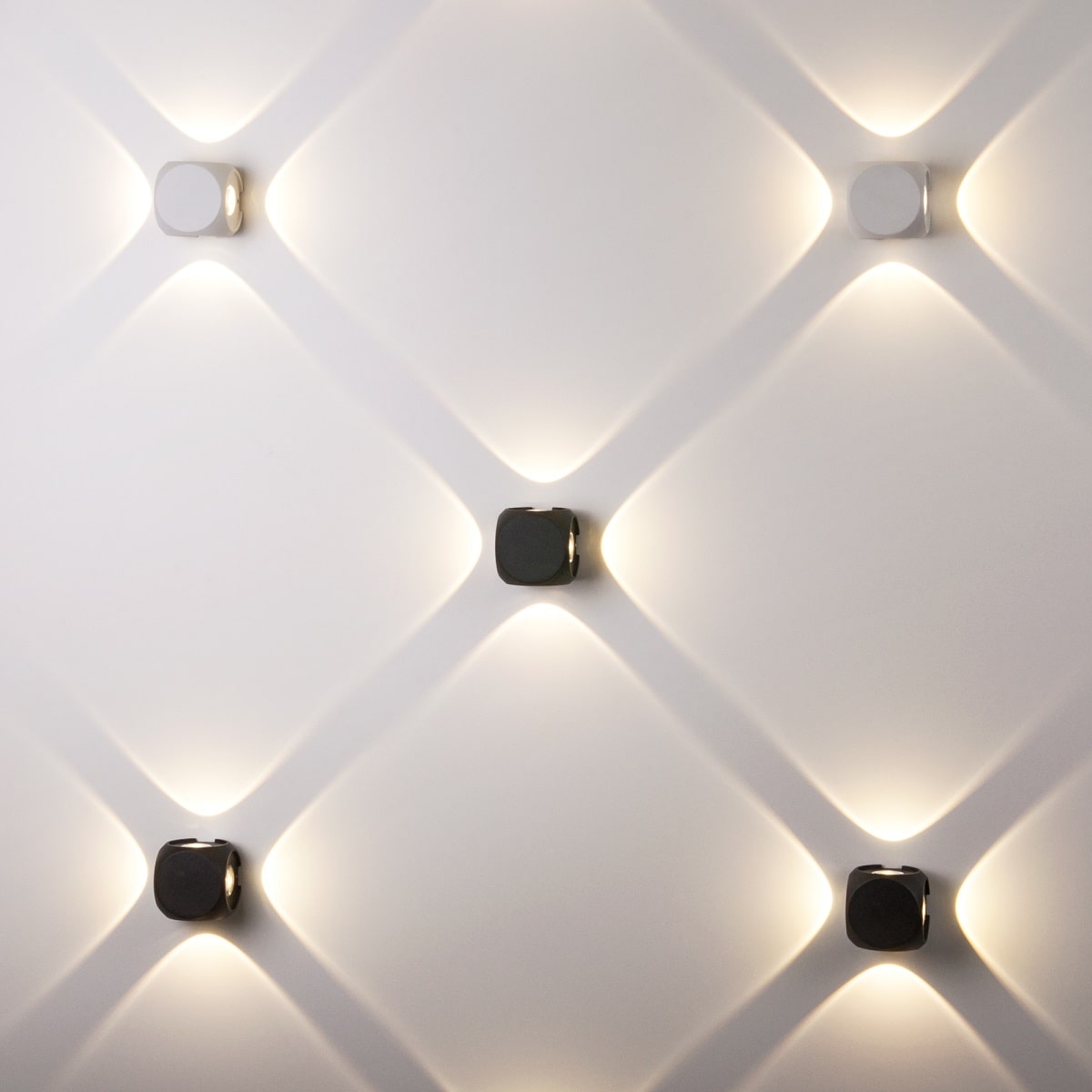 Настенный светильник Elektrostandard 1504 TECHNO LED CUBE белый 4690389147722